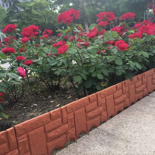 Stitchable imitation stone garden fence