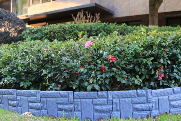 Stitchable imitation stone garden fence