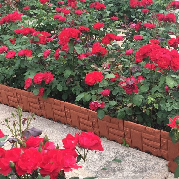 Stitchable imitation stone garden fence
